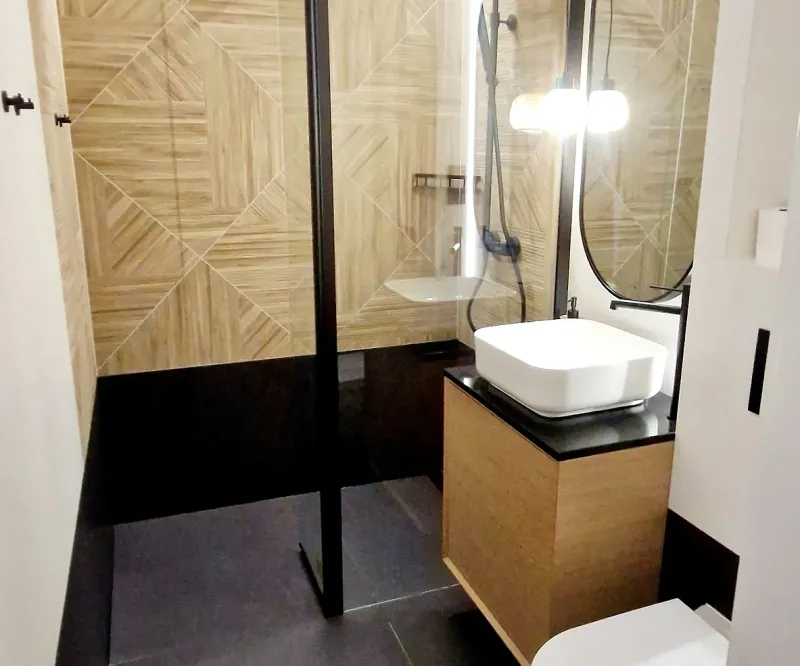 Nowoczesne łazienki w domkach Fly House Kopań