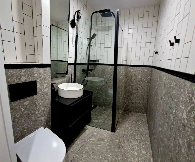 Nowoczesne łazienki w domkach Fly House Kopań